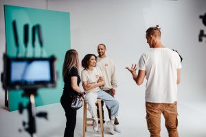 fashion-fotograf-frankfurt-studio-ecommerce-produktionsfirma-begind-the-scenes-17