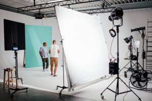fashion-fotograf-frankfurt-studio-ecommerce-produktionsfirma-begind-the-scenes-8